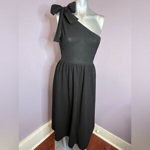entro Black One-Shoulder Bow Midi Dress